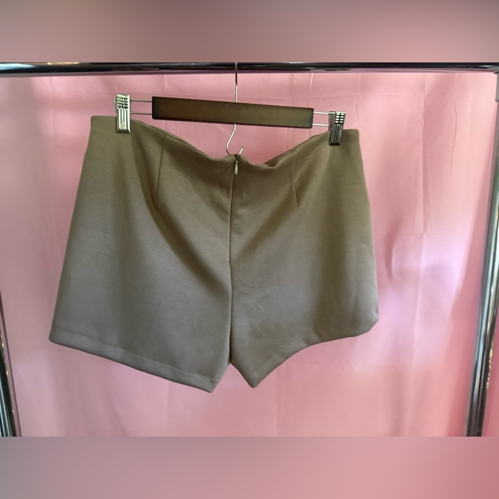 RNWY Tan Color Contemporary Mini Skort (Size L) - Picture 3 of 4